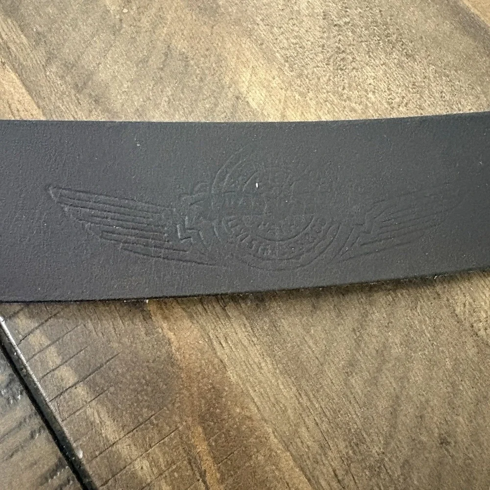 Levi's Embossed Logo 100% Soft Leather Belt Brown Size 40 VINTAGE